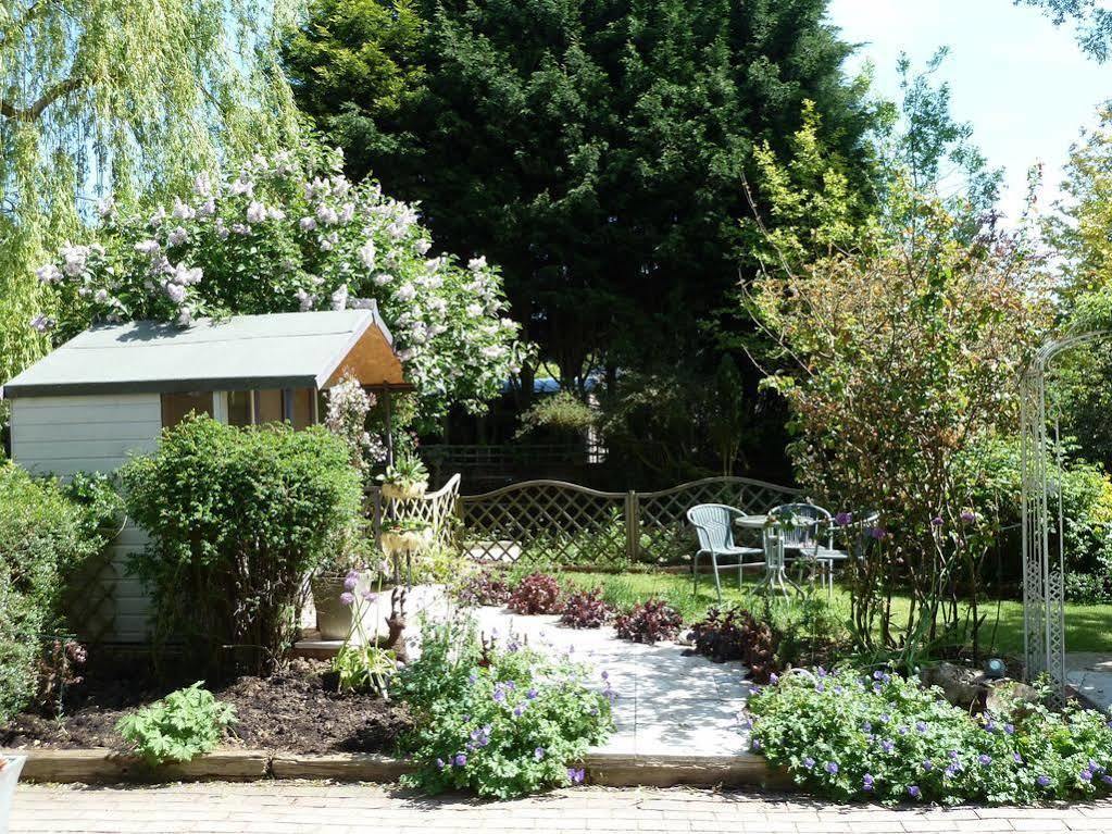 The Willows Guest House Takeley Exterior foto